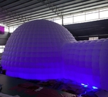 Nieuw ontwerp buitententent met een gigantische igloo met LED-opblaasbare koepel met 2 tunnels