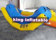 Het duurzame Gele/Blauwe Opblaasbare Geschommel wankelt pvc-Waterstuk speelgoed met Banaanboot