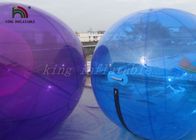 Duurzame kleurrijke Opblaasbare Gang op Waterbal 2m Dia 1.0mm Waterdicht pvc voor Huur