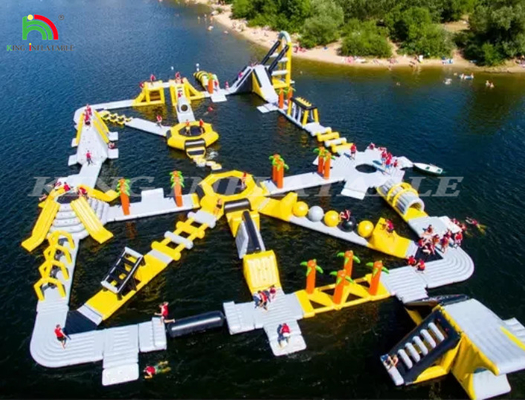 Op maat gemaakt Drijvend waterpark Waterplezierpark Opblaasbare waterparkapparatuur
