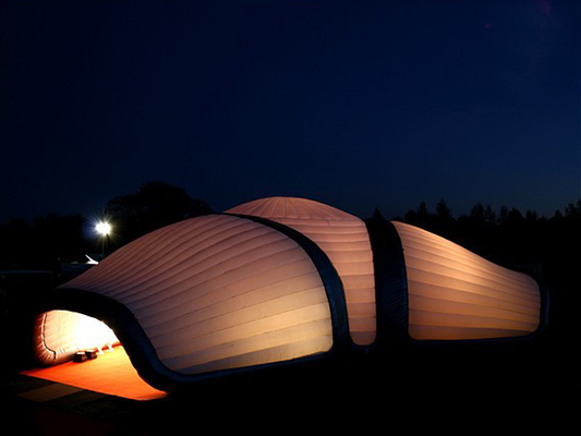 Opblaasbare buitenkampertent met LED-lichtstrook