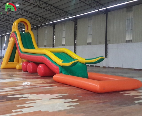 Opblaasbare speeltuin Obstakel Sportveld Opblaasbare waterslide met zwembad
