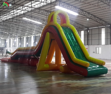 Opblaasbare speeltuin Obstakel Sportveld Opblaasbare waterslide met zwembad