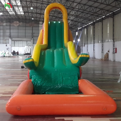 Opblaasbare speeltuin Obstakel Sportveld Opblaasbare waterslide met zwembad