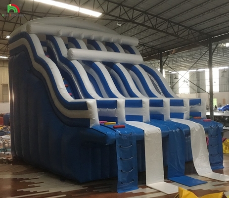 Hoogwaardige buitenopblaasbare waterslide / commerciële opblaasbare waterslide