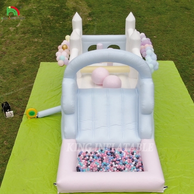 Opblaasbare uitsmijter Combo Hindernisbaan Bounce Kasteel Huis Met Glijbanen Ball Pit Klimmen Blower
