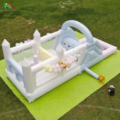 Opblaasbare uitsmijter Combo Hindernisbaan Bounce Kasteel Huis Met Glijbanen Ball Pit Klimmen Blower
