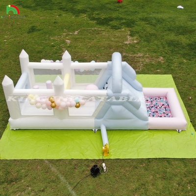 Opblaasbare uitsmijter Combo Hindernisbaan Bounce Kasteel Huis Met Glijbanen Ball Pit Klimmen Blower