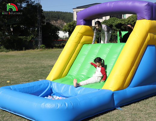 Opblaasbare uitsmijter Combo Hindernisbaan Bounce Kasteel Huis Met Glijbanen Ball Pit Klimmen Hindernis Blower