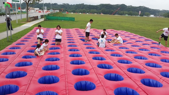 Competitieve uitdaging opblaasbare sprong obstakelbaan PVC matras hardlopen opblaasbare baan apparatuur voor evenement