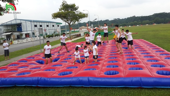 Competitieve uitdaging opblaasbare sprong obstakelbaan PVC matras hardlopen opblaasbare baan apparatuur voor evenement