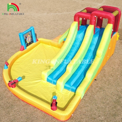 Opblaasbare uitschuiver Combo Bounce House Dubbelbaan Opblaasbare waterslide met waterbad Trampoline Schieten Net Basket Klimmen