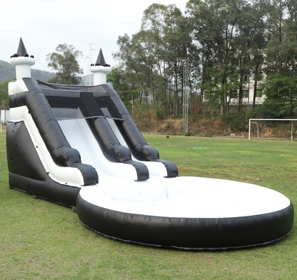 Waterglijbaan opblaasbare witte en zwarte waterslide Kindersglijbaan met grotere watersplashpool