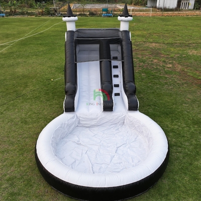 Waterglijbaan opblaasbare witte en zwarte waterslide Kindersglijbaan met grotere watersplashpool