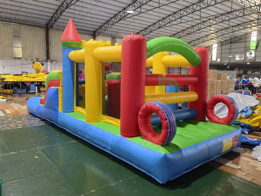 Buitentuin gazon feest spel nat droog opblaasbaar springhuis combo obstakelbaan met glijbaan biljartbal put