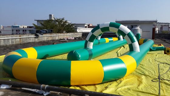 Buitenopblaasbare go kart-racebaan aantrekkelijk opblaasbare racebaan voor bumperwagens