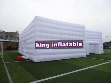 De witte Handel toont het Opblaasbare Huis van de Gebeurtenistent/Partijtent voor Huwelijk of Tentoonstelling